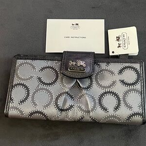 COACH NWT Grey Silver OP Art Signature Wallet Authentic